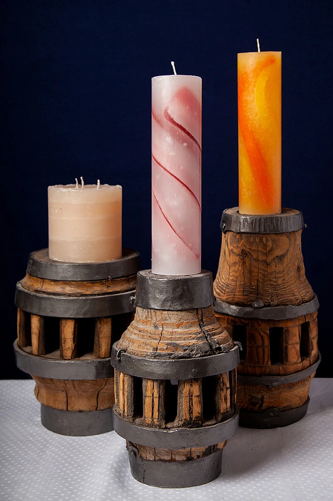 Drei Kerzenständer aus Speichen von Wagenrädern